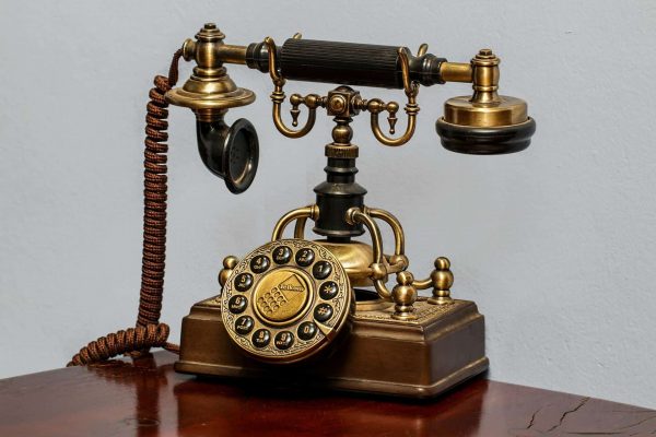 telephone-450639_1920